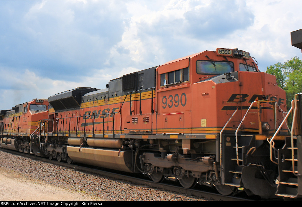 BNSF 9390